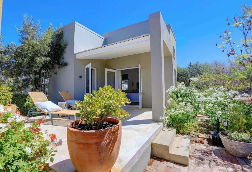 مبيت وإفطار 81 On Church Guest House