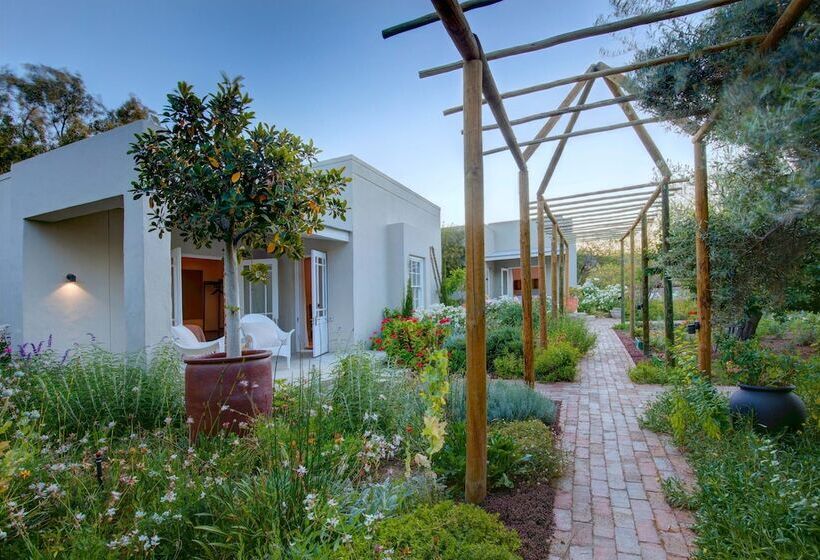 مبيت وإفطار 81 On Church Guest House