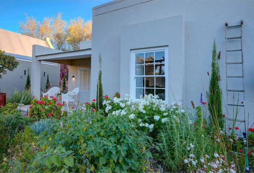 مبيت وإفطار 81 On Church Guest House