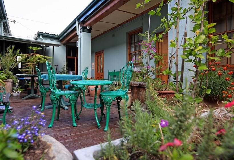 مبيت وإفطار Central Hotel Guest House