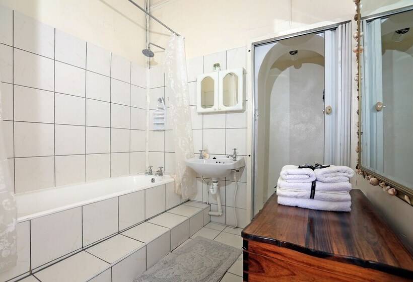 مبيت وإفطار Central Hotel Guest House