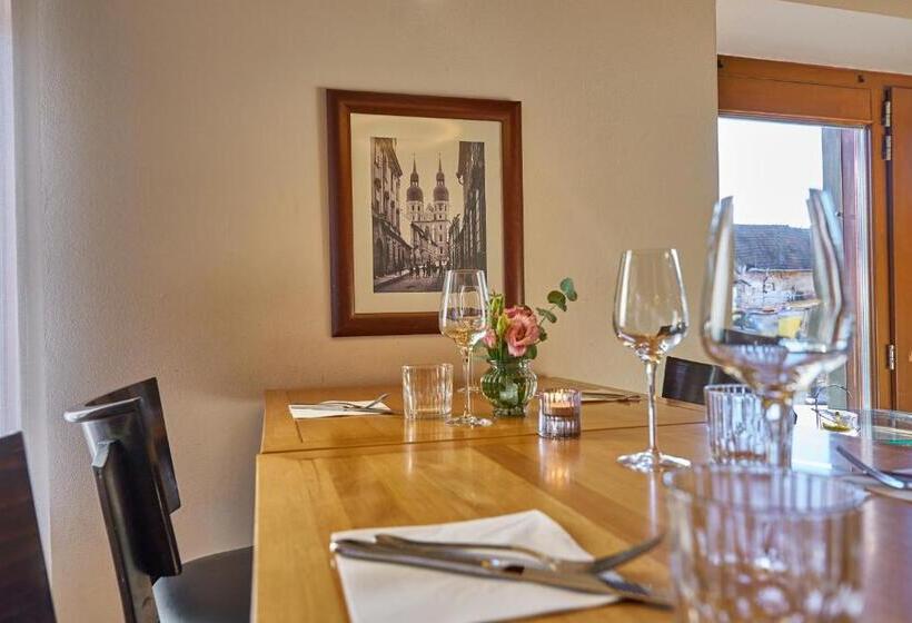 تختخواب و صبحانه Pension & Restaurant Patriot Trnava