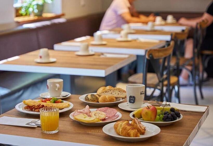 تختخواب و صبحانه Pension & Restaurant Patriot Trnava