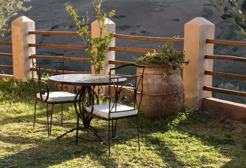 تختخواب و صبحانه Tigmi Nomade