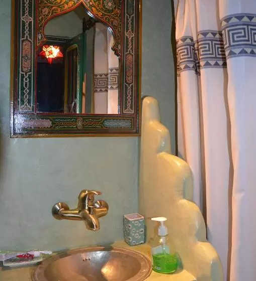 Hotelli Auberge Casa Linda