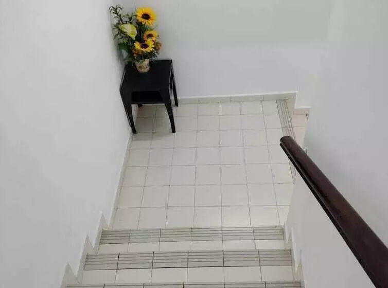 Cmn Hotel & Homestay