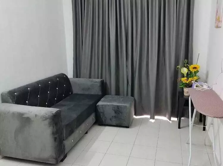 Cmn Hotel & Homestay