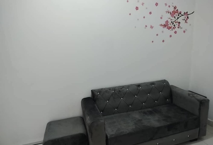 Cmn Hotel & Homestay