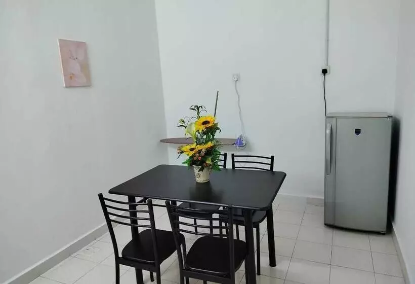 Cmn Hotel & Homestay