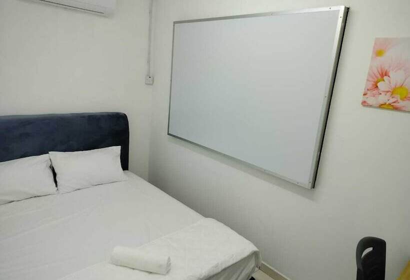 Cmn Hotel & Homestay