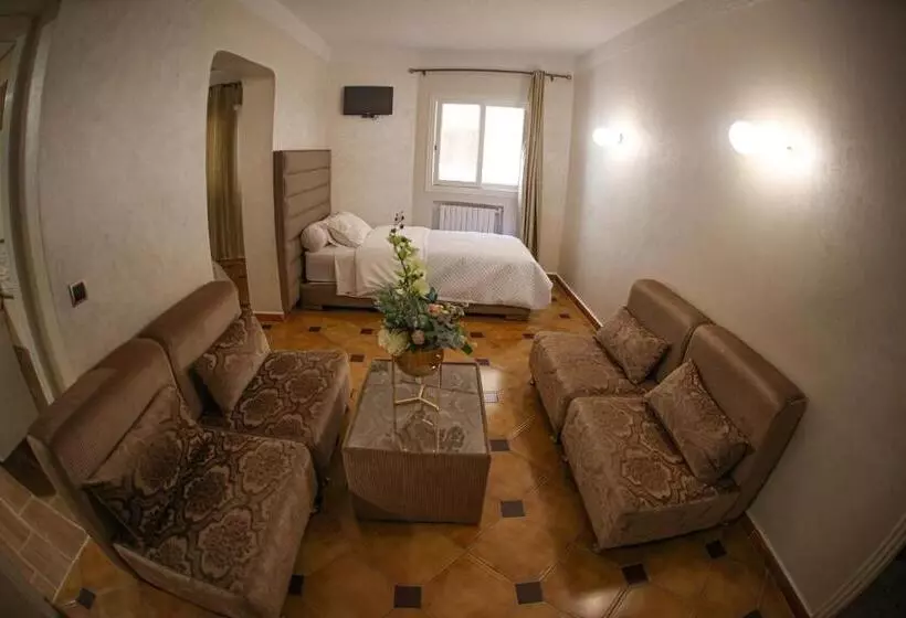 هتل Hôtel Des Lilas