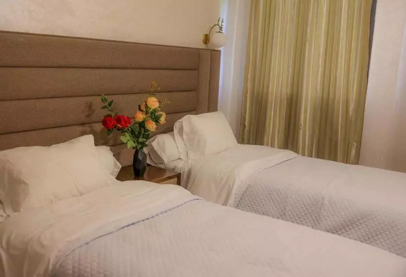 هتل Hôtel Des Lilas