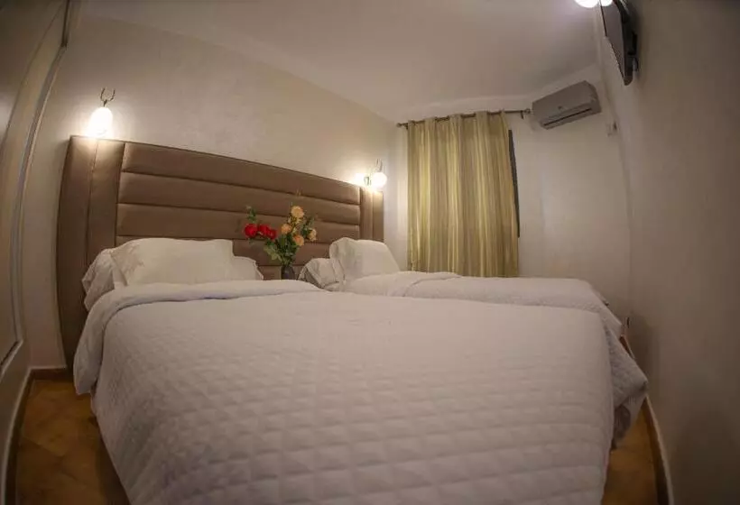 هتل Hôtel Des Lilas