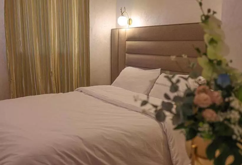 هتل Hôtel Des Lilas