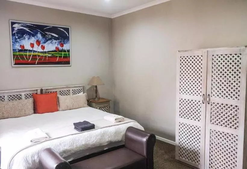 ホテル The Kraal Addo Guesthouse