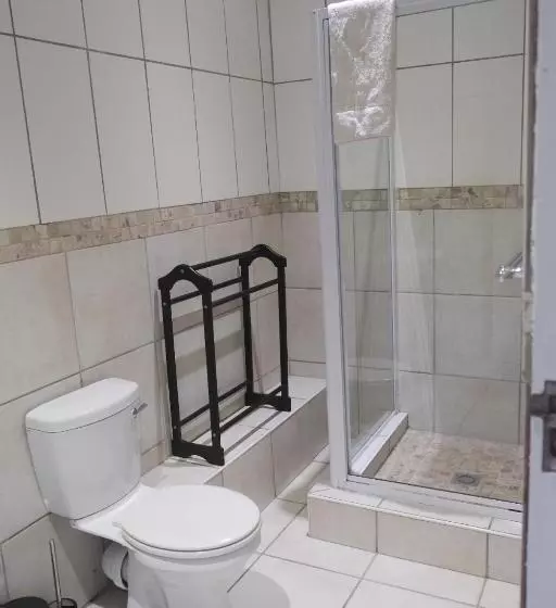 ホテル The Kraal Addo Guesthouse
