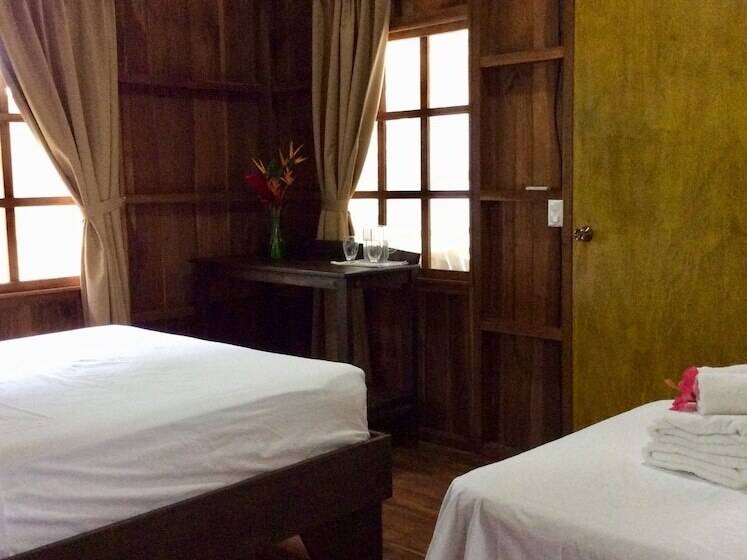 Отель Hidden Paradise Lodge