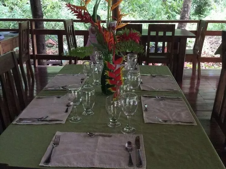 هتل Hidden Paradise Lodge