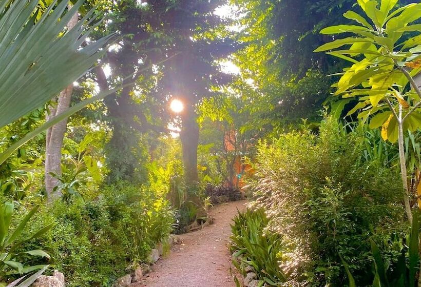 Gardenhotel Macan Ché B&b