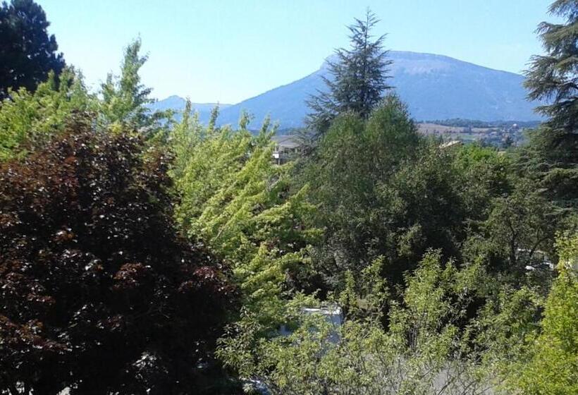 هتل Hôtel Restaurant Le Pavillon