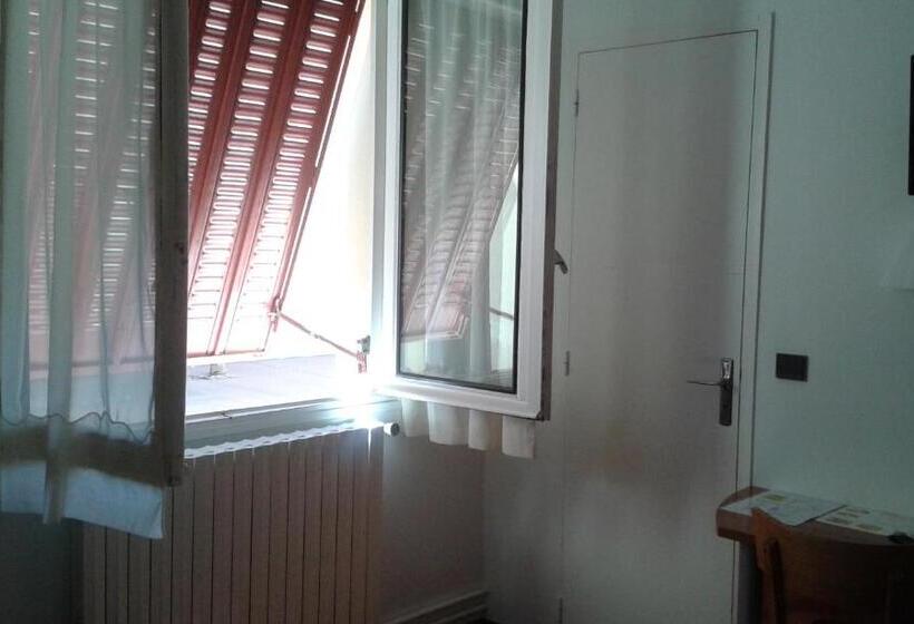 هتل Hôtel Restaurant Le Pavillon