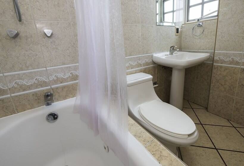 هتل Suites De Reyes