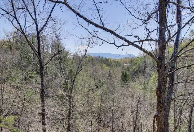 Cozy Sevierville Cabin W/ Hot Tub, Mountain Views!