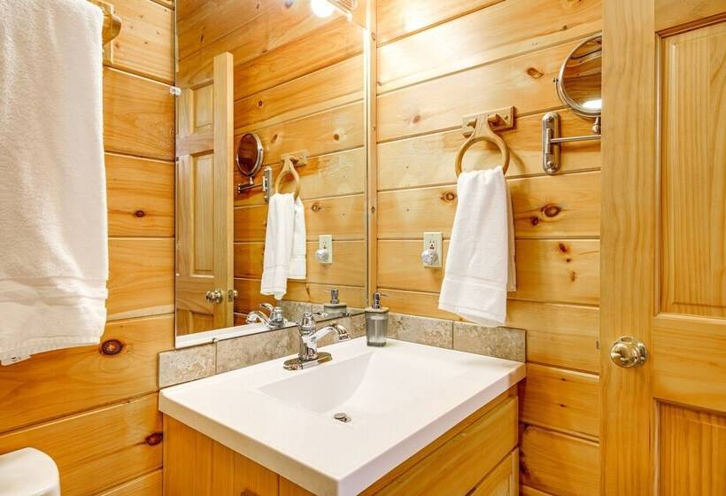 Cozy Sevierville Cabin W/ Hot Tub, Mountain Views!