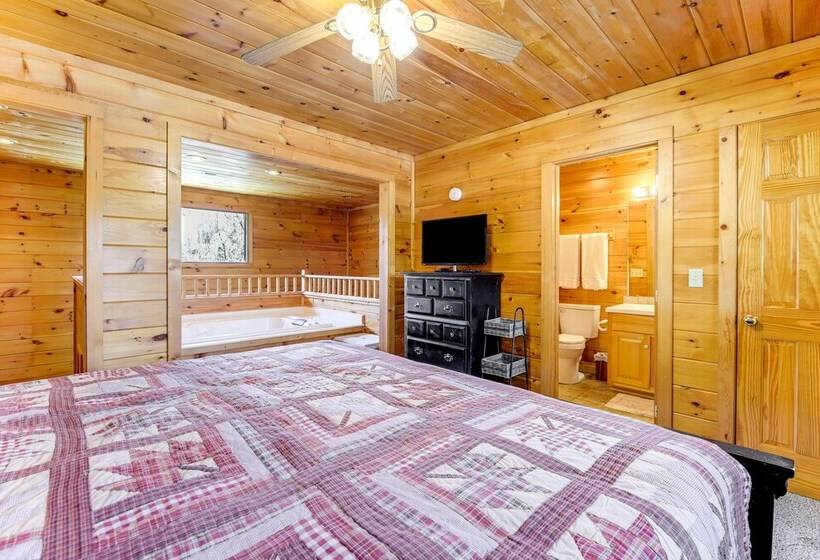 Cozy Sevierville Cabin W/ Hot Tub, Mountain Views!