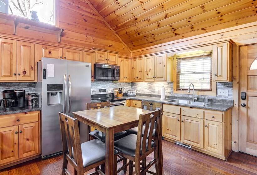 Cozy Sevierville Cabin W/ Hot Tub, Mountain Views!