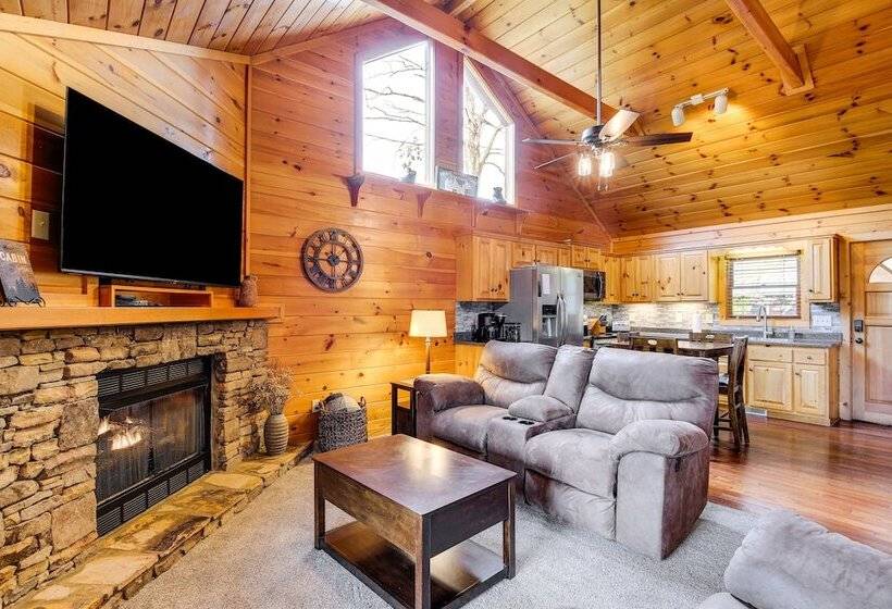 Cozy Sevierville Cabin W/ Hot Tub, Mountain Views!