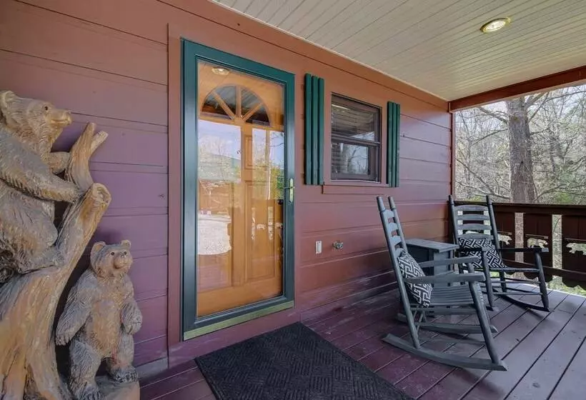 Cozy Sevierville Cabin W/ Hot Tub, Mountain Views!