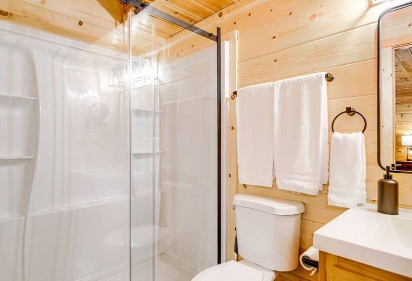 Cozy Sevierville Cabin W/ Hot Tub, Mountain Views!