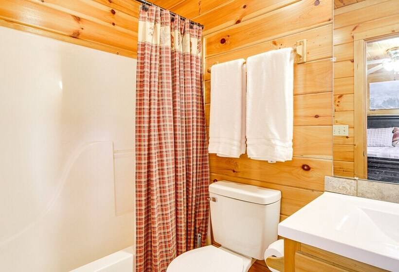 Cozy Sevierville Cabin W/ Hot Tub, Mountain Views!