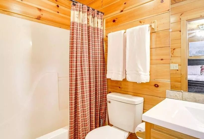 Cozy Sevierville Cabin W/ Hot Tub, Mountain Views!