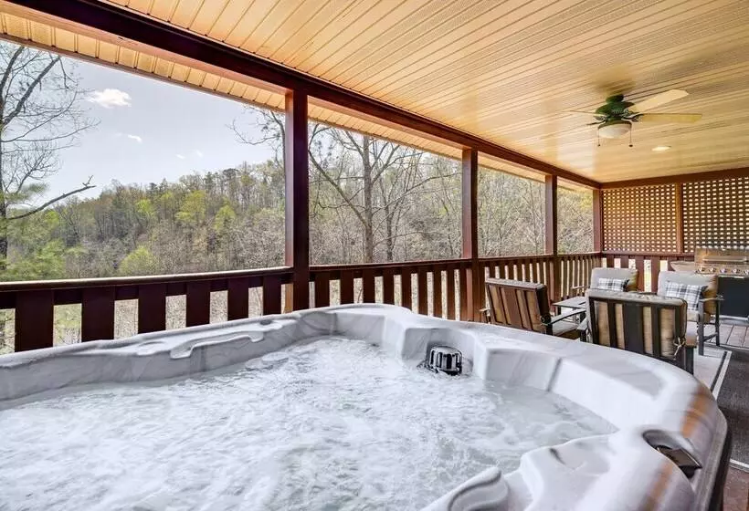 Cozy Sevierville Cabin W/ Hot Tub, Mountain Views!