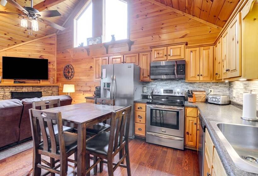 Cozy Sevierville Cabin W/ Hot Tub, Mountain Views!