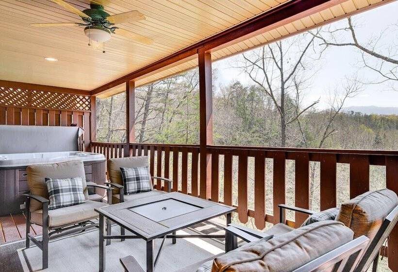 Cozy Sevierville Cabin W/ Hot Tub, Mountain Views!