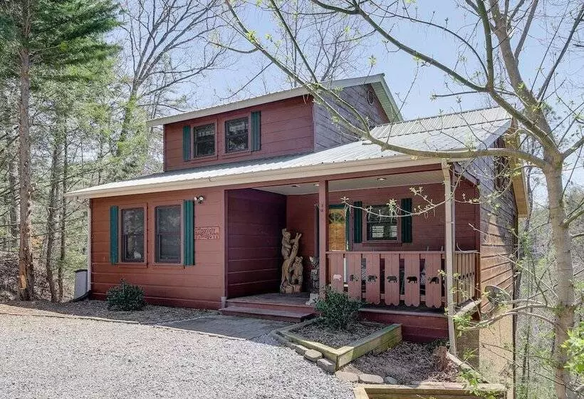 Cozy Sevierville Cabin W/ Hot Tub, Mountain Views!