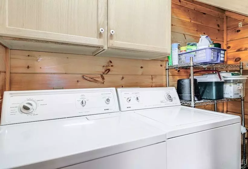 Cozy Sevierville Cabin W/ Hot Tub, Mountain Views!