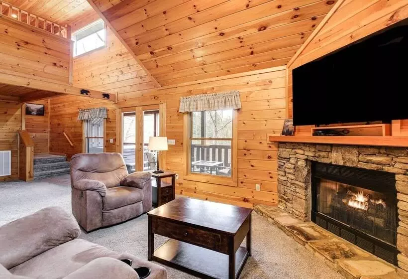 Cozy Sevierville Cabin W/ Hot Tub, Mountain Views!