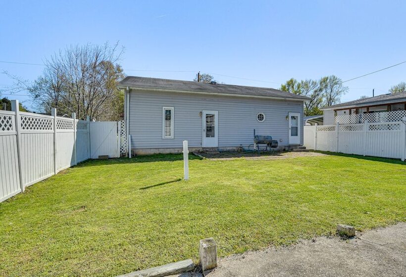Harrisburg Home W/ Private Yard + Screened Porch!