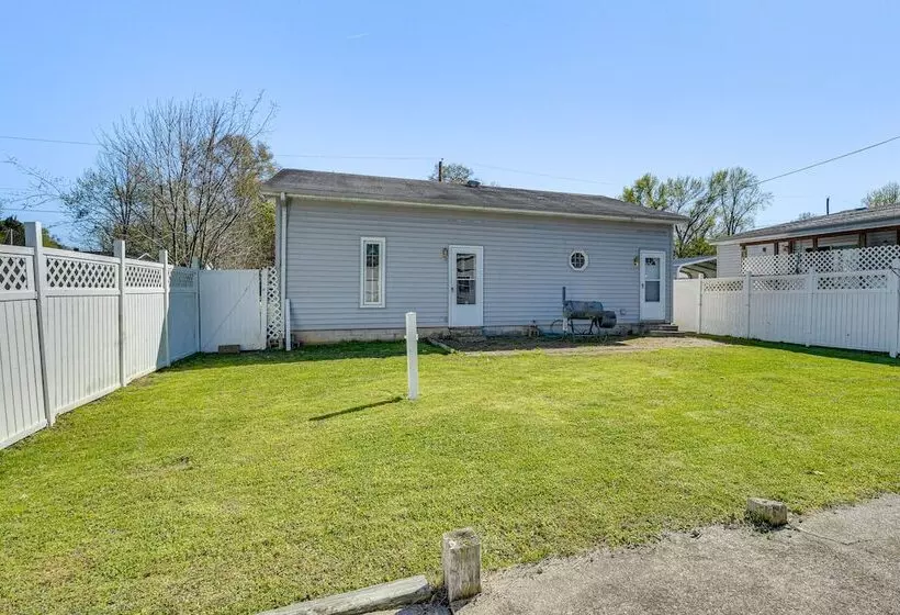 Harrisburg Home W/ Private Yard + Screened Porch!