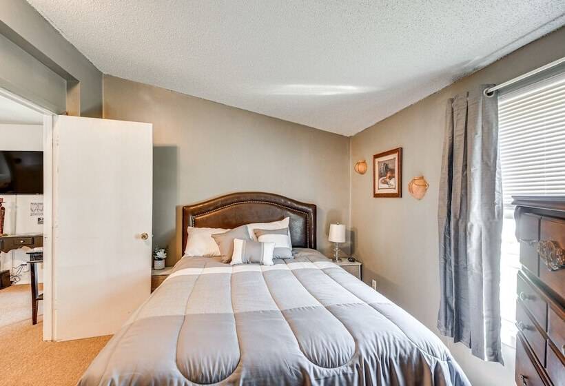 Harrisburg Home W/ Private Yard + Screened Porch!