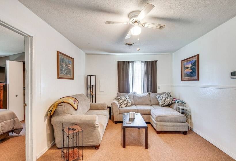 Harrisburg Home W/ Private Yard + Screened Porch!