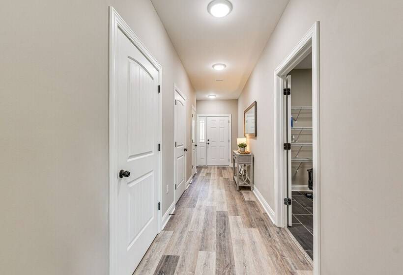 Modern Dothan Home Near Downtown & Hospitals!