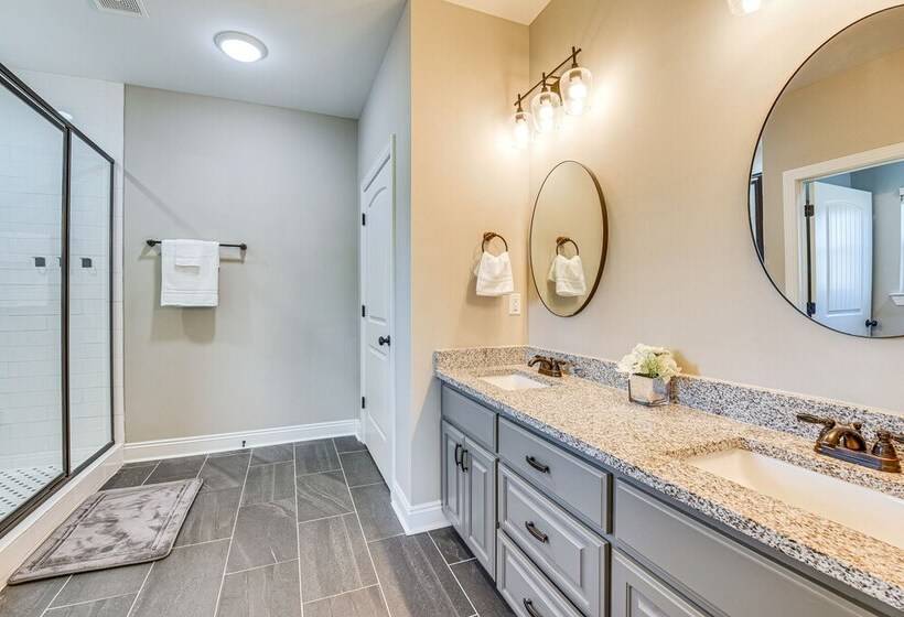 Modern Dothan Home Near Downtown & Hospitals!