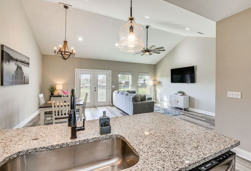 Modern Dothan Home Near Downtown & Hospitals!