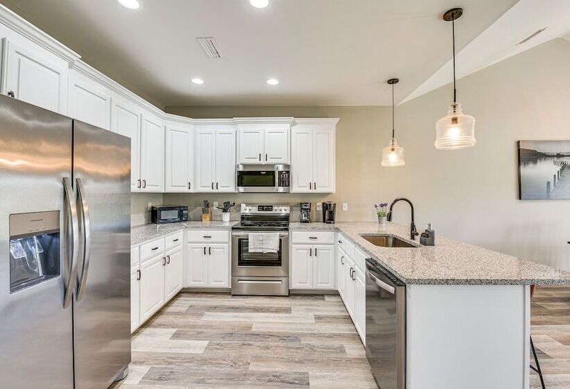 Modern Dothan Home Near Downtown & Hospitals!