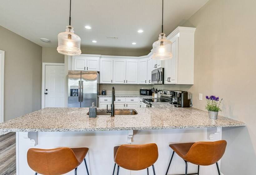 Modern Dothan Home Near Downtown & Hospitals!